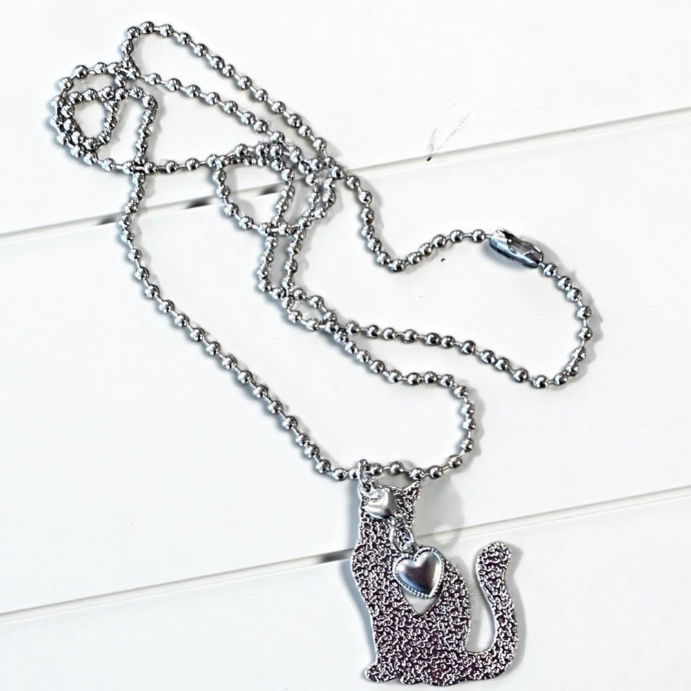 Beautiful Stainless Steel Silver Toned Cat and Heart Pendant Necklace - Picture 15 of 17